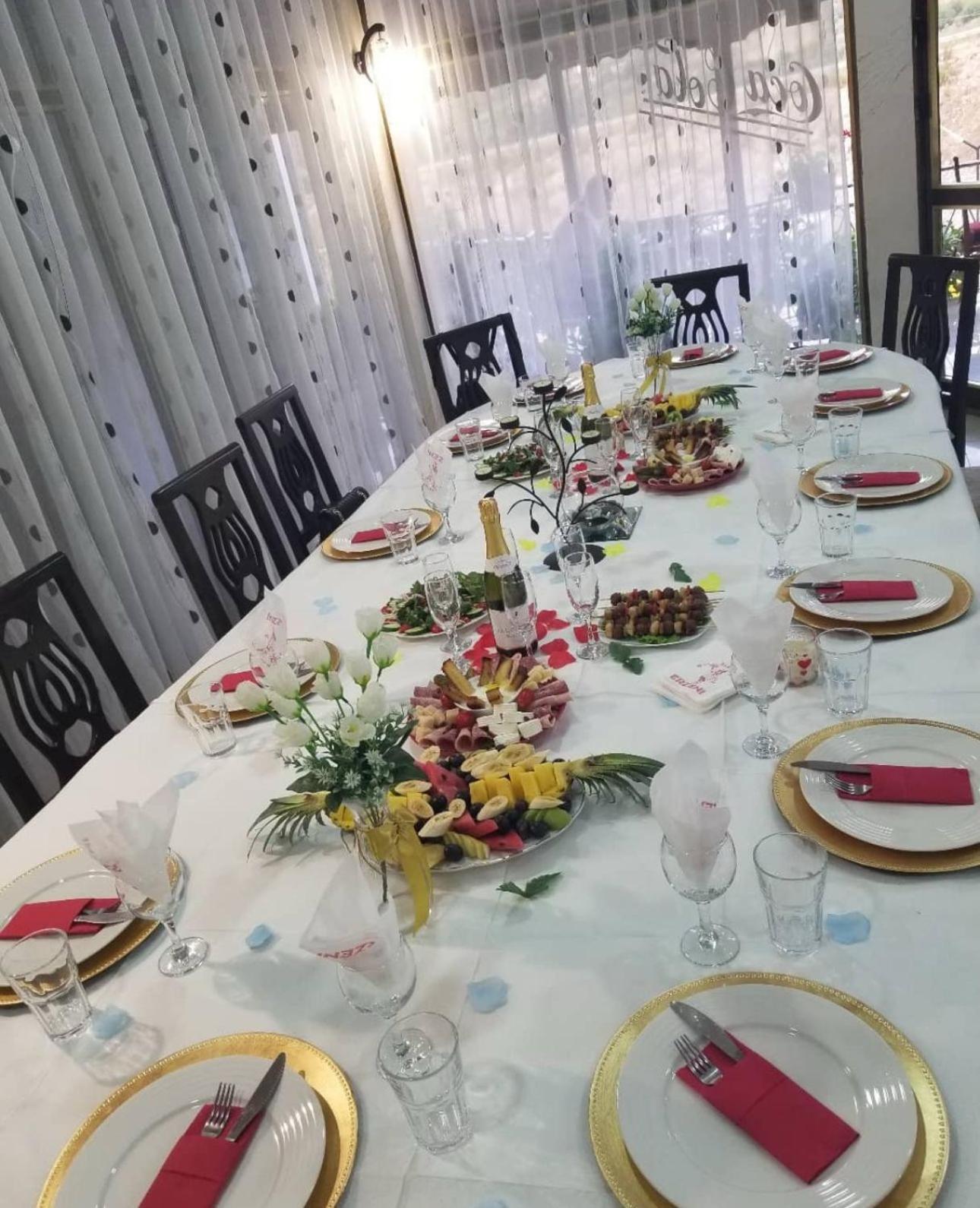 Banaj Hotel *