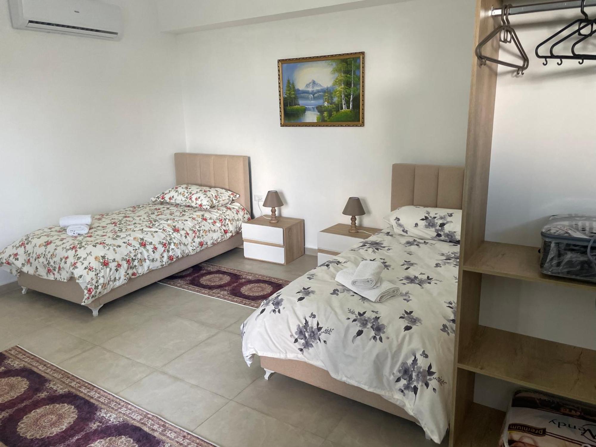 Banaj Hotel *